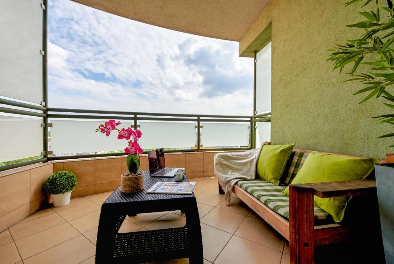 Family Apartment With A Terrace On Aleje Jerozolimskie Varsovia Exterior foto