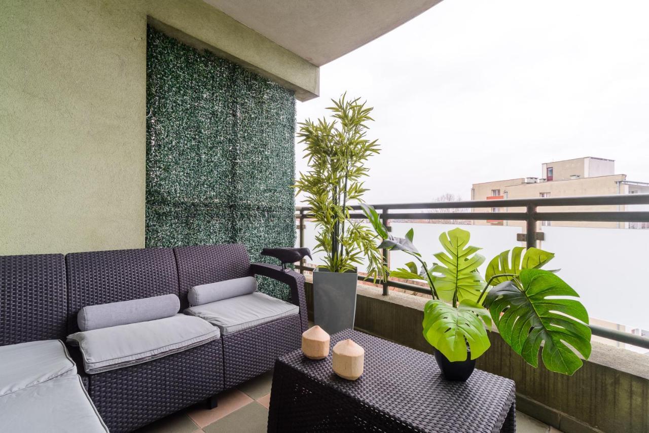 Family Apartment With A Terrace On Aleje Jerozolimskie Varsovia Exterior foto