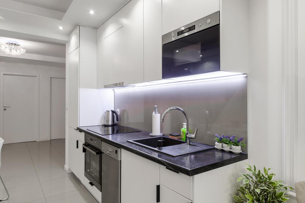 Family Apartment With A Terrace On Aleje Jerozolimskie Varsovia Exterior foto